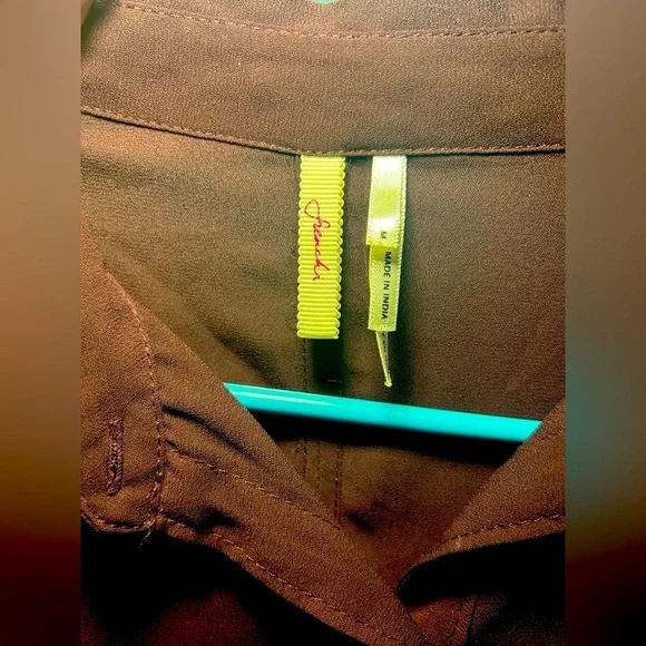 Frenchi women’s blouse,
Pretty deep maroon color
Size medium
100% polyester - Picture 2 of 3